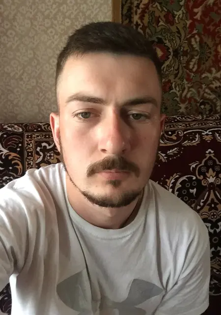 Гриша Корнута из Мариуполя, ищу на сайте постоянные отношения