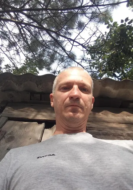 Я Олег, 50, из Воронежа, ищу знакомства без обязательств