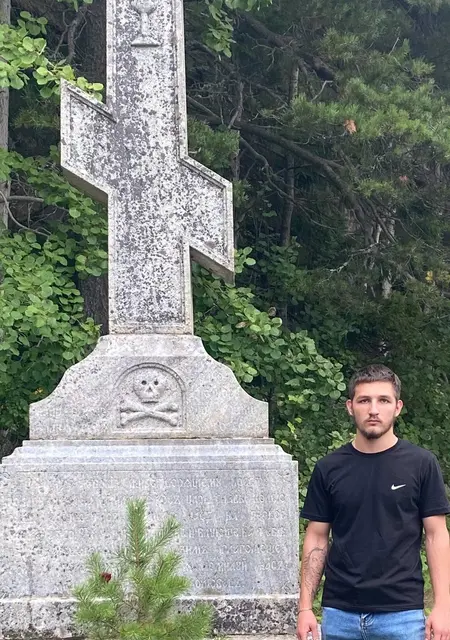 Я Артём, 19, из Ростова-на-Дону, ищу знакомства без обязательств