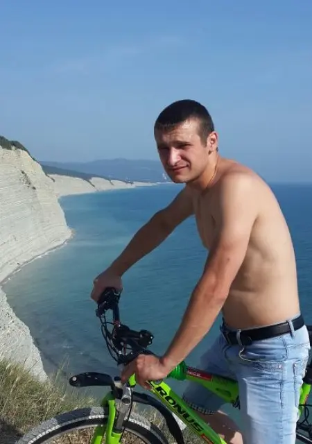 Я Денис, 39, из Усть-Лабинска, ищу знакомства без обязательств