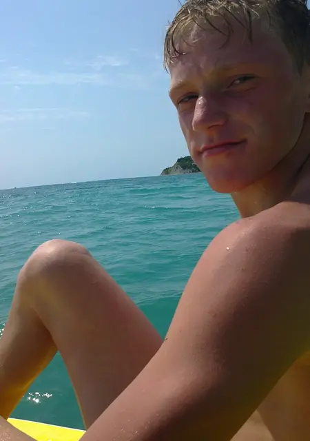 Alex из Армавира, мне 32, познакомлюсь для общения