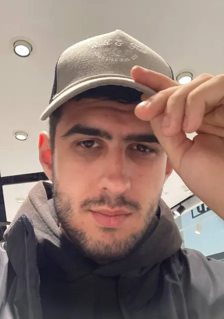 Илья из Омска, мне 25, познакомлюсь на одну ночь