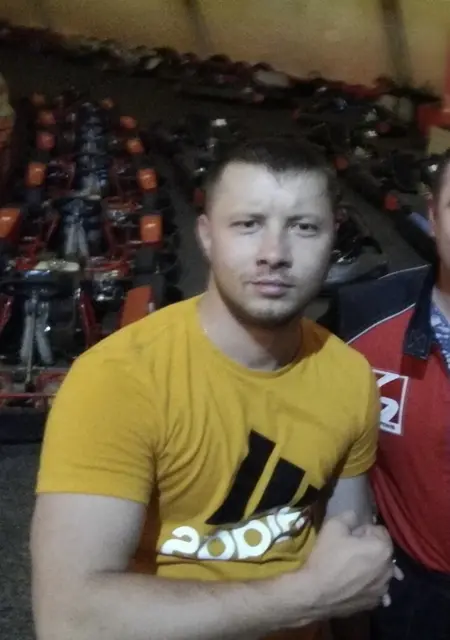 Я Андрей, 35, из Чебаркуля, ищу знакомства без обязательств