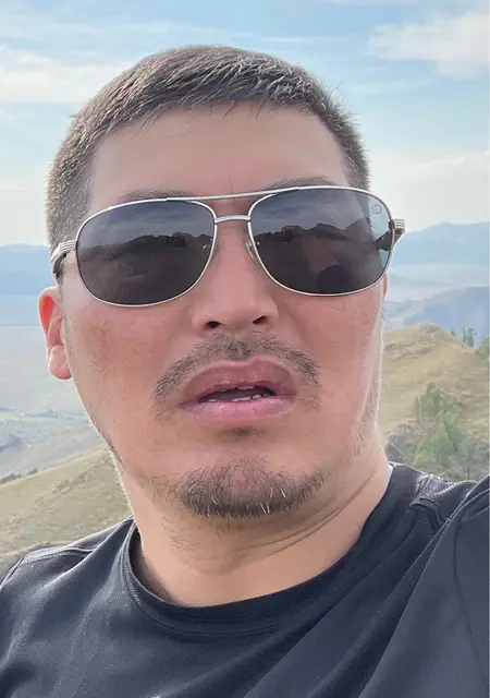 Я Матвей, 47, из Черногорска, ищу знакомства на одну ночь