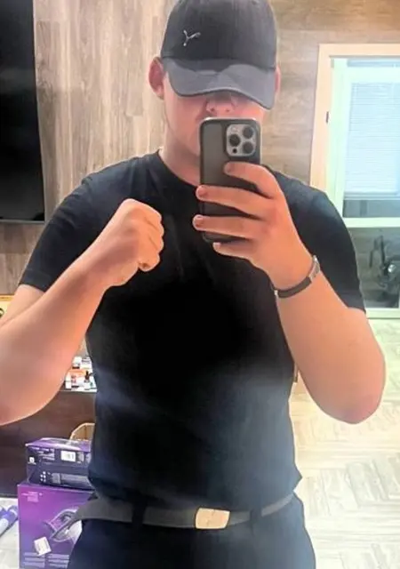 Я Ваня, 18 років, знайомлюсь на одну ніч у Алчевську