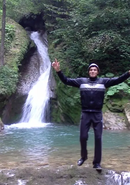 Artyr из Алагира, ищу на сайте знакомства на одну ночь