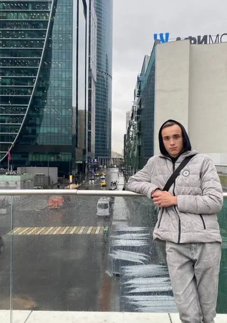 Я Владислав, 19, из Клина, ищу знакомства без обязательств