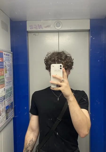 Я Святослав, 22, из Москвы, ищу знакомство для общения