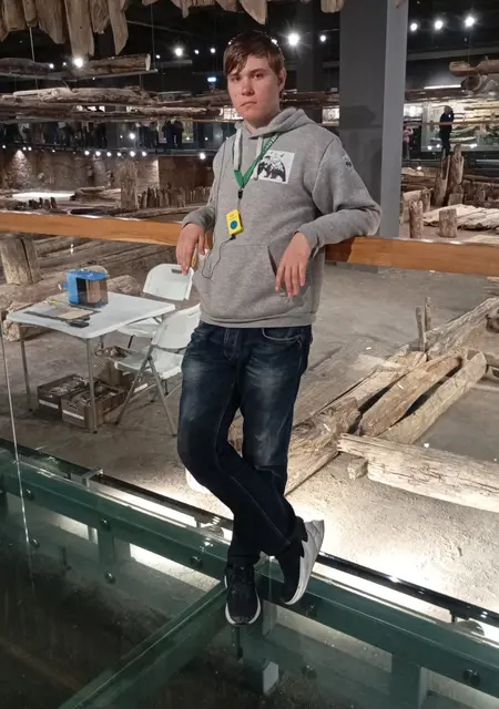 Я Роман, 18, из Оренбурга, ищу знакомство для постоянных отношений