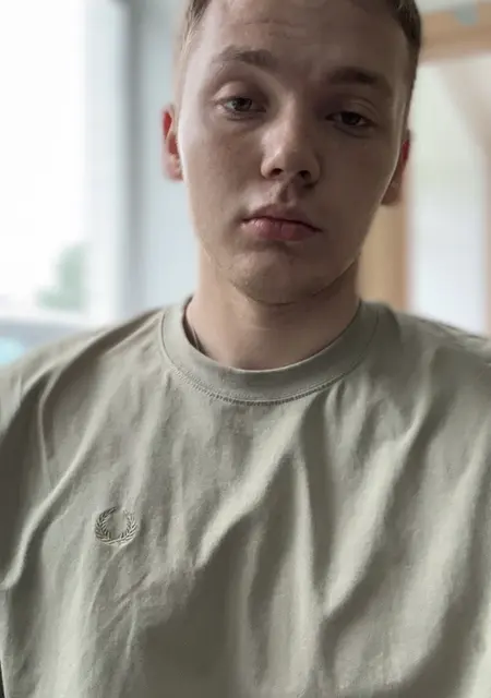 Я Евгений, 23, из Санкт-Петербурга, ищу знакомства на одну ночь