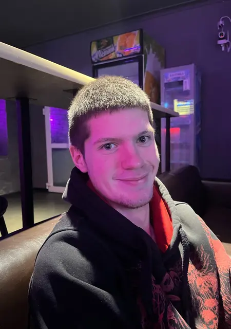 Данил из Железногорска, мне 20, познакомлюсь на одну ночь