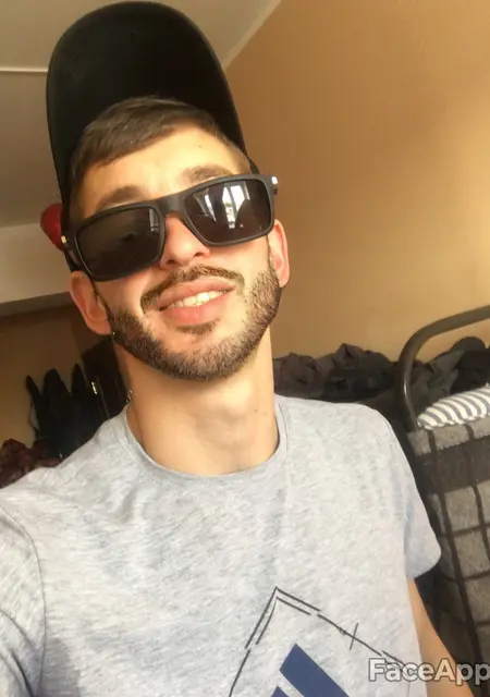 Алекс из Батайска, мне 31, познакомлюсь для приятного времяпровождения