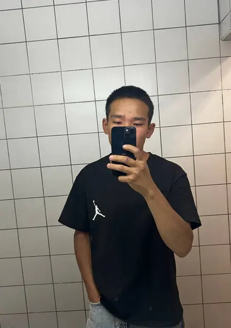 Я Янис, 20, знакомлюсь без обязательств в Москве