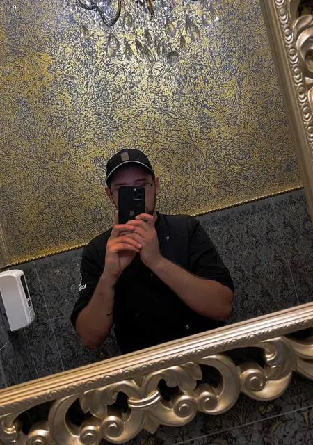 Я Alexandr, 25, знакомлюсь без обязательств в Черкесске