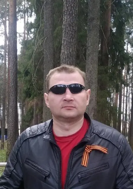 Я Анатолий, 42, из Окуловки, ищу знакомство для приятного времяпровождения