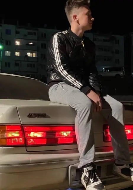 Я Антон, 19, из Улан-Удэ, ищу знакомство для постоянных отношений