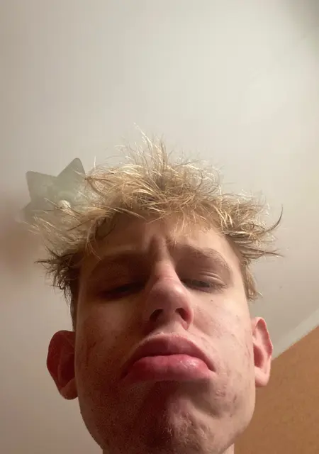 Я Илья, 21, из Абакана, ищу знакомства без обязательств