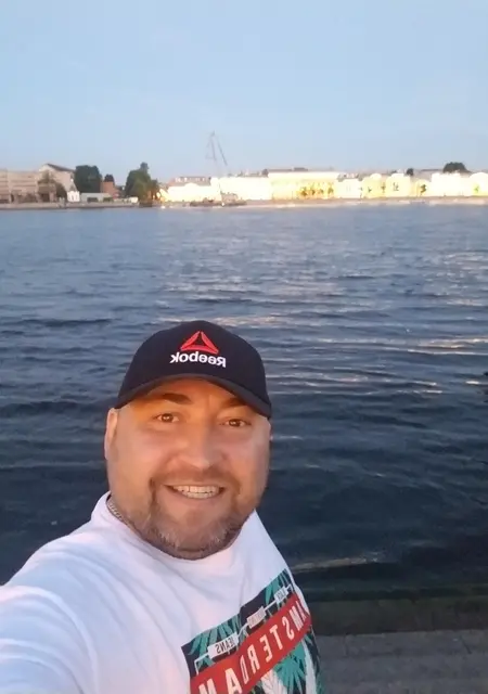 Антон из Усть-Илимска, мне 41, познакомлюсь без обязательств