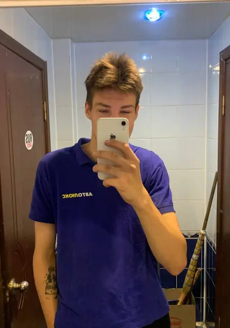 Я Денис, 19, знакомлюсь для вирта в Костроме