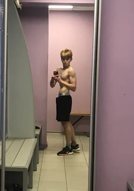 Я Ярик, 18, знакомлюсь без обязательств в Кирове