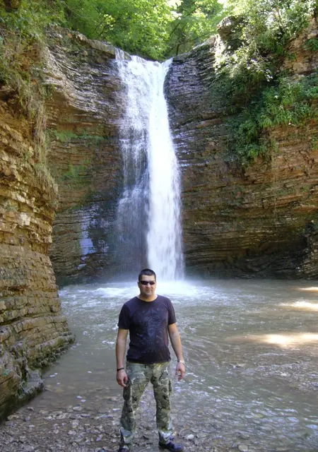 Антон из Невинномысска, мне 43, познакомлюсь на одну ночь