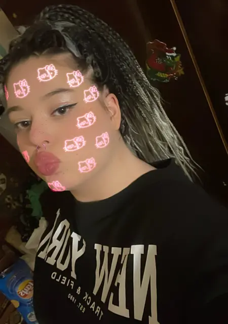 Я Милена, 18 років, знайомлюсь для відкриті стосунки у Мелітополі