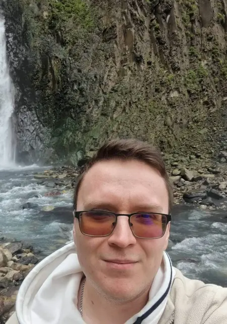 Я Алекс, 27, из Чебоксар, ищу знакомства без обязательств