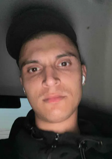 Я Егор, 23, из Смоленска, ищу знакомство для вирта
