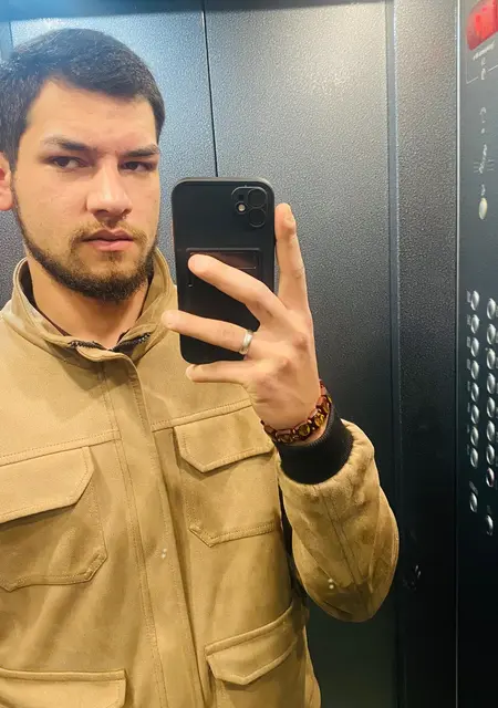 Я Александр, 25, из Михайловска, ищу знакомства без обязательств