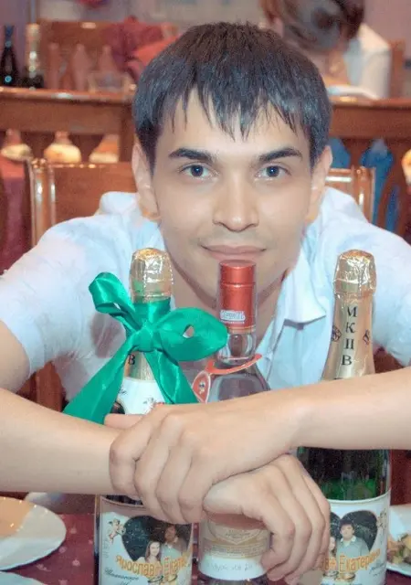 Я Равиль, 40, из Нефтеюганска, ищу знакомство для постоянных отношений