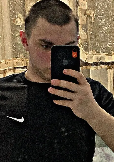 Я Вячеслав, 19, из Энгельса, ищу знакомство для постоянных отношений