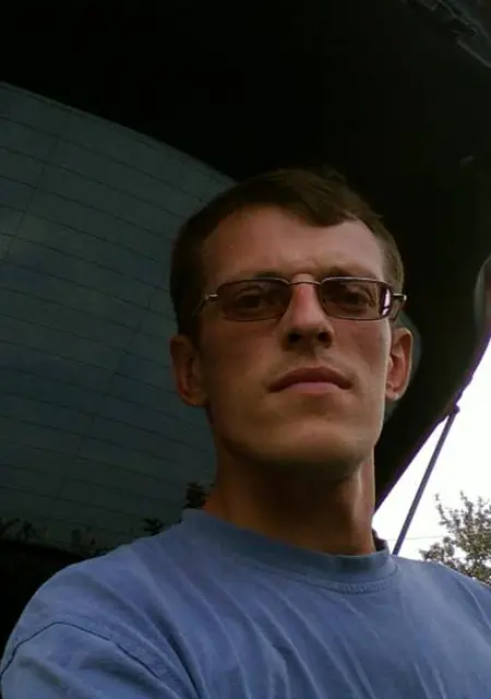 Я Олег, 46, из Курска, ищу знакомства без обязательств