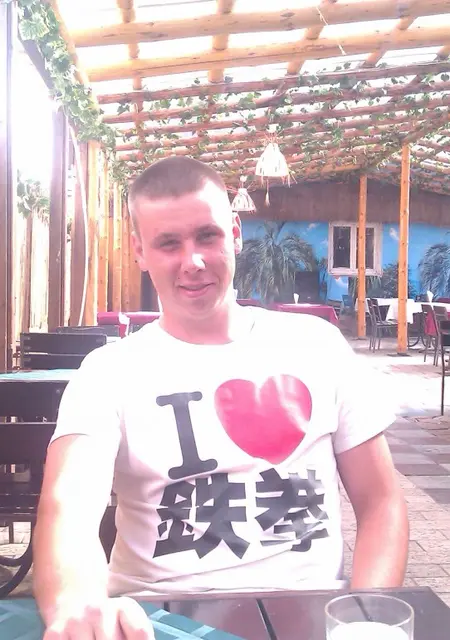 Я Leoniiiid, 35, знакомлюсь на одну ночь в Боровичах