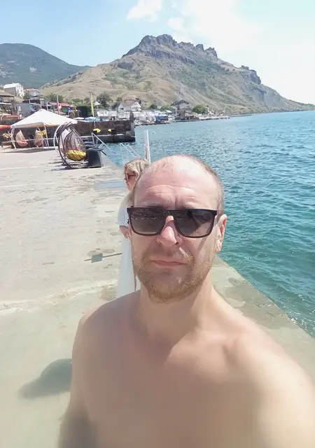 Алекс из Александрова, мне 35, познакомлюсь на одну ночь