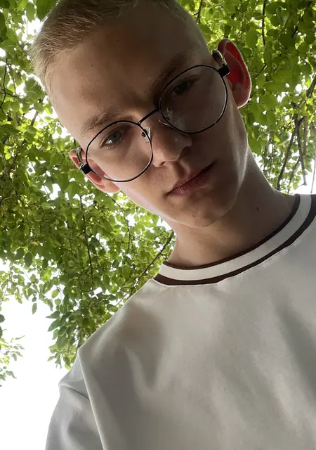 Я Даниил, 18, знакомлюсь без обязательств в Москве