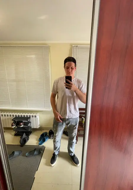 Евгений из Боровичей, мне 25, познакомлюсь на одну ночь