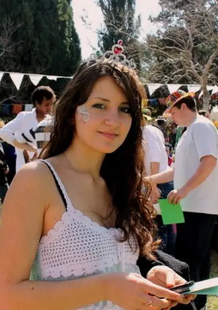 Я Лариса, 18, знакомлюсь для общения в Павловске