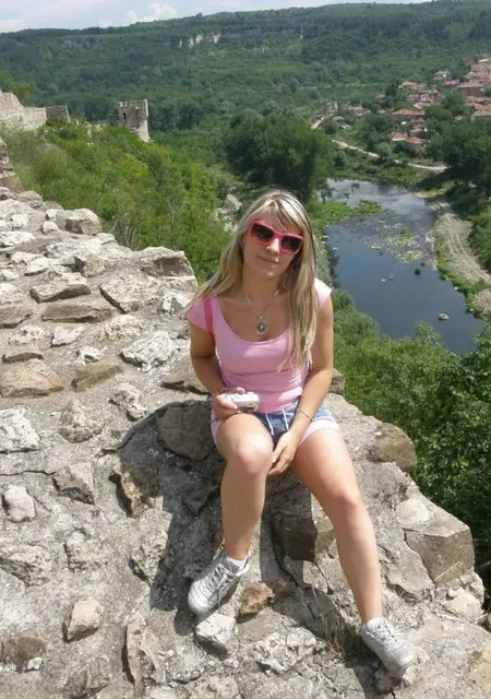 Я Регина, 23, знакомлюсь на одну ночь в Фарне