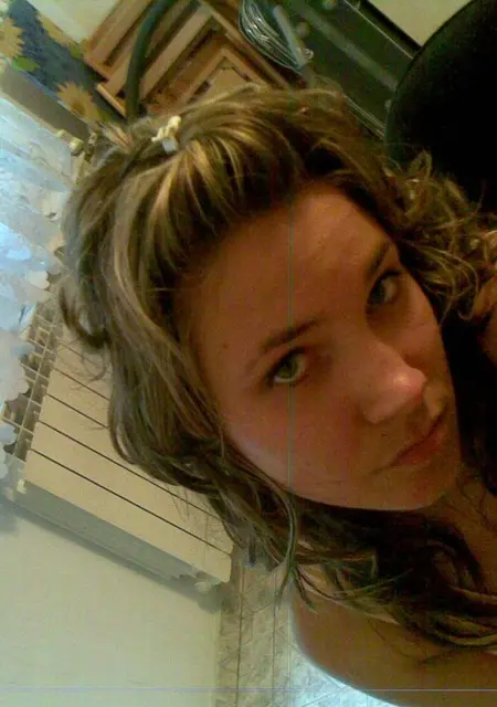 Я Снежана, 21, из Старопетровского, ищу знакомство для постоянных отношений