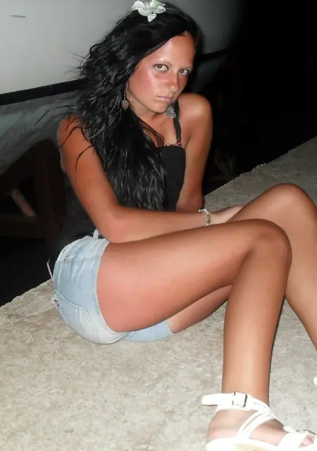 Я Лариса, 19, из Нязепетровска, ищу знакомства без обязательств