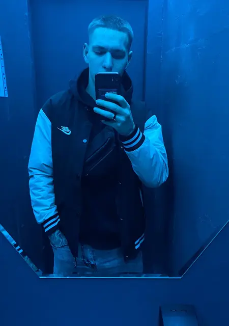 Владислав из Аксая, мне 23, познакомлюсь для открытые отношения