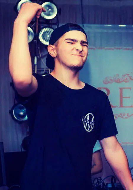 Ваня из Новочебоксарска, ищу на сайте знакомства на одну ночь