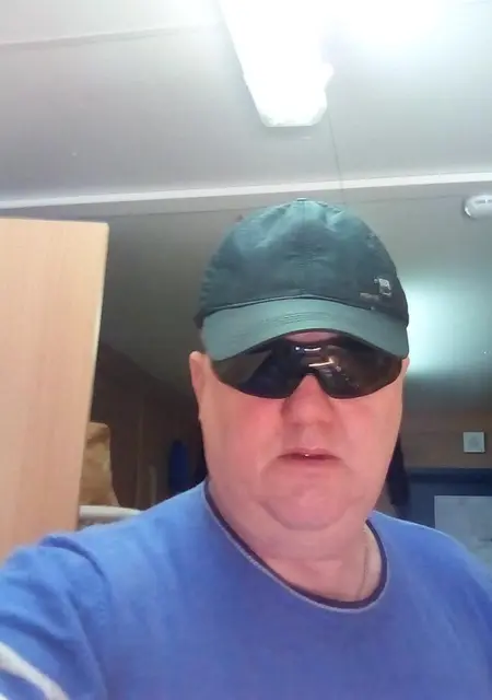 Сергей из Кирова, мне 59, познакомлюсь на одну ночь