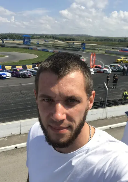 Максим из Коврова, ищу на сайте постоянные отношения