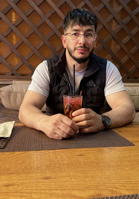 Я Руслан, 34, из Энема, ищу знакомство для приятного времяпровождения