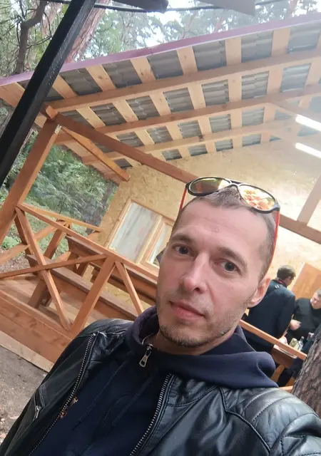 Я Серж, 37, из Санкт-Петербурга, ищу знакомства на одну ночь