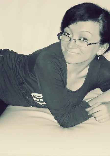 Эльвира из Геленджика, мне 24, познакомлюсь для общения