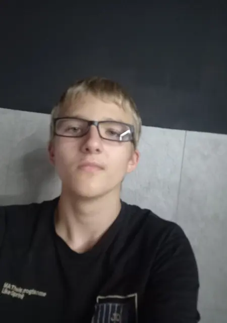 Кирилл из Минеральных Вод, мне 19, познакомлюсь без обязательств