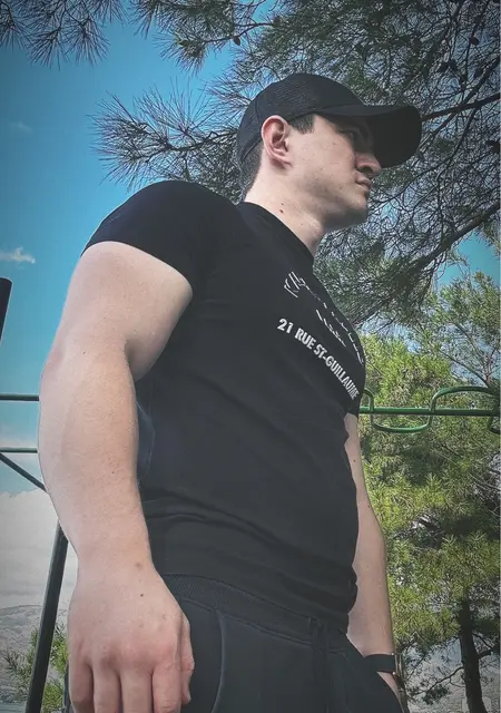 Я Robert, 28, знакомлюсь для приятного времяпровождения в Геленджике