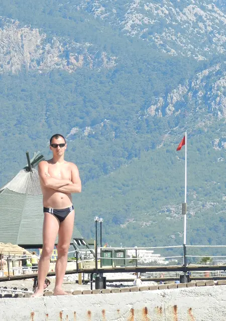 Я Алексей, 45, из Троицка, ищу знакомства без обязательств